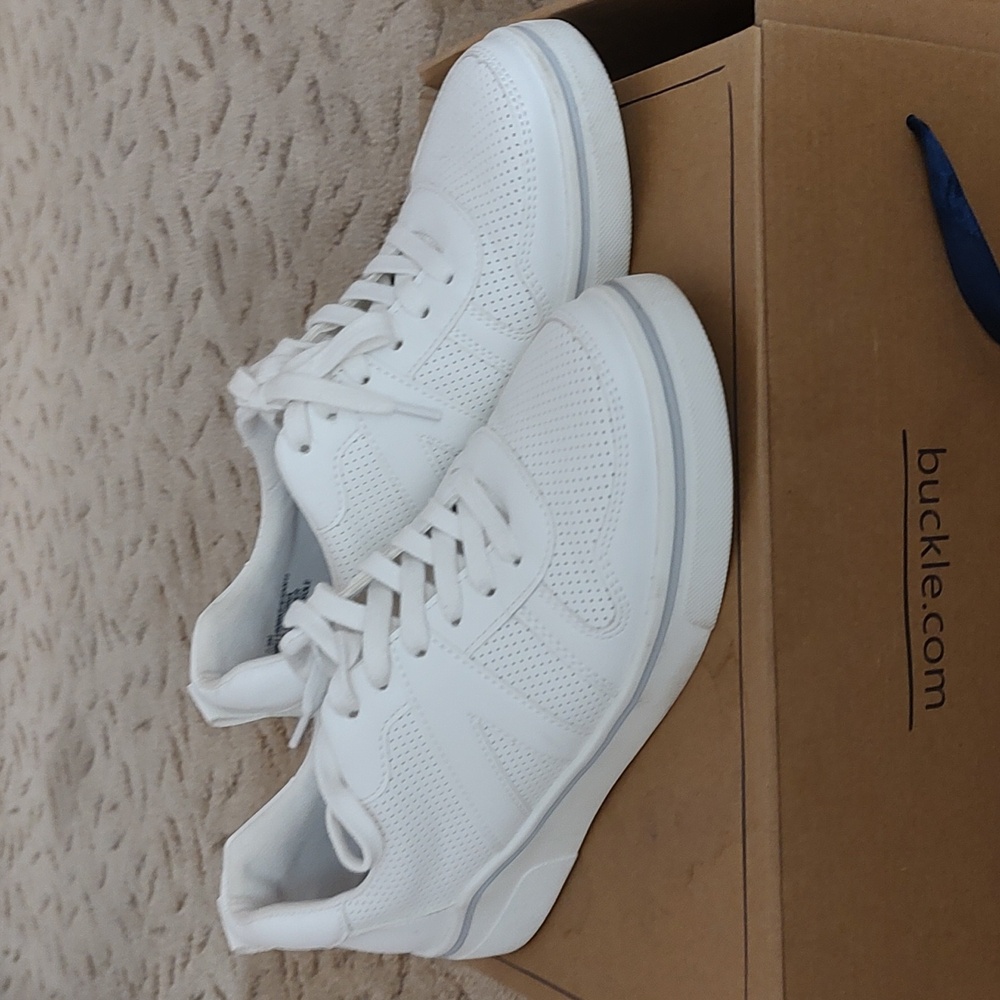 Buckle white sneaker